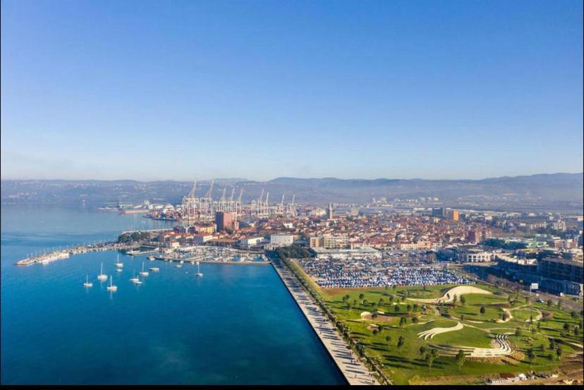 Lovely Apartment With Fabulous View Koper Exterior foto